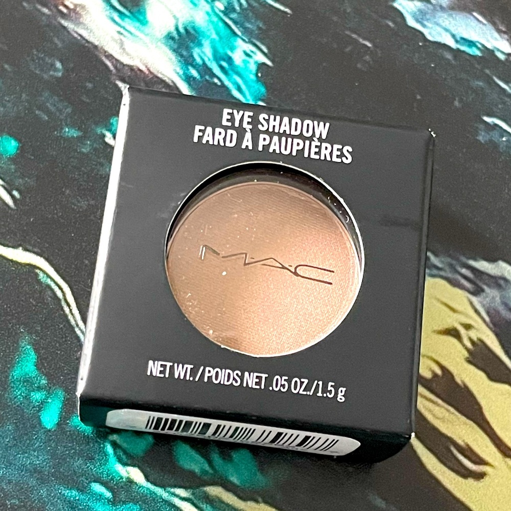 NIB MAC Frost Eyeshadow in Naked Lunch